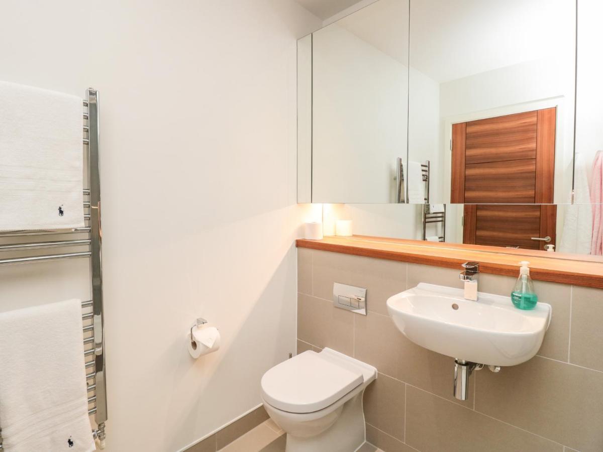 20 Summer Place * Torquay